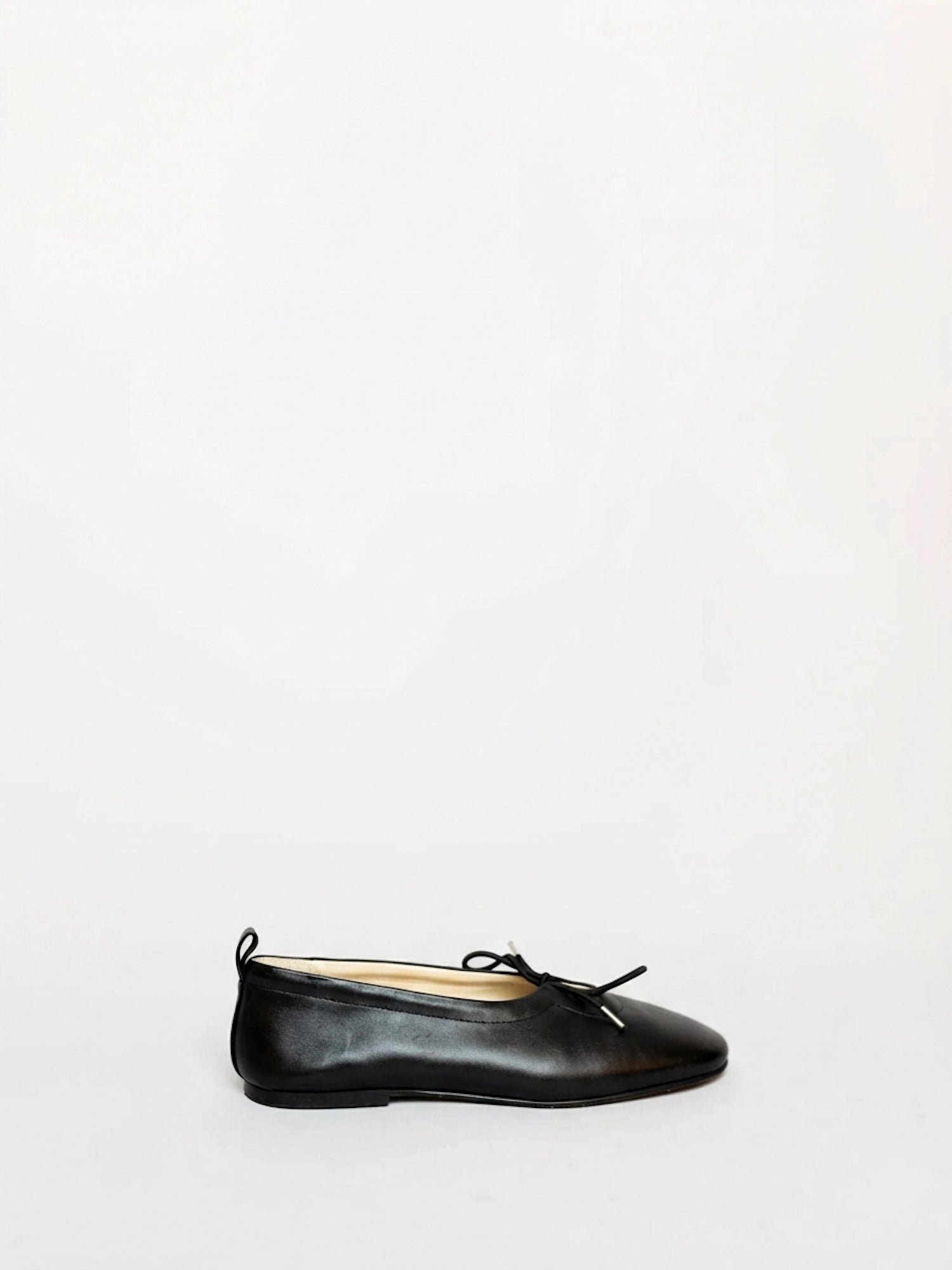THE SOPHIE BLACK LEATHER BALLET FLATS - Image 11